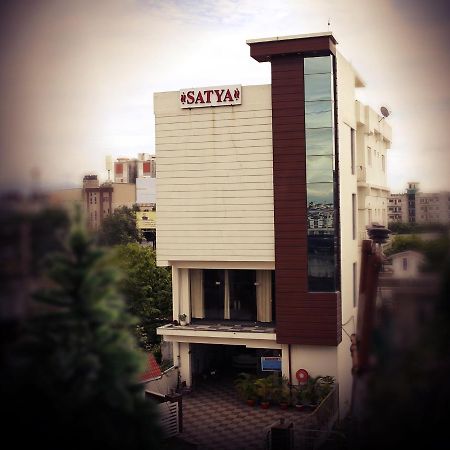 Hotel Satya Dehradun Luaran gambar