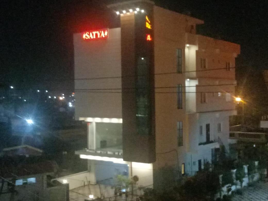 Hotel Satya Dehradun Luaran gambar