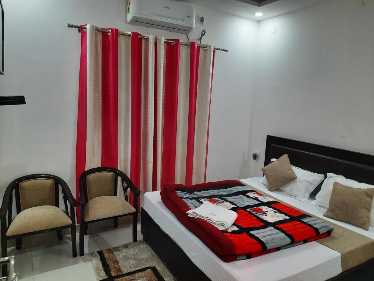 Hotel Satya Dehradun Luaran gambar