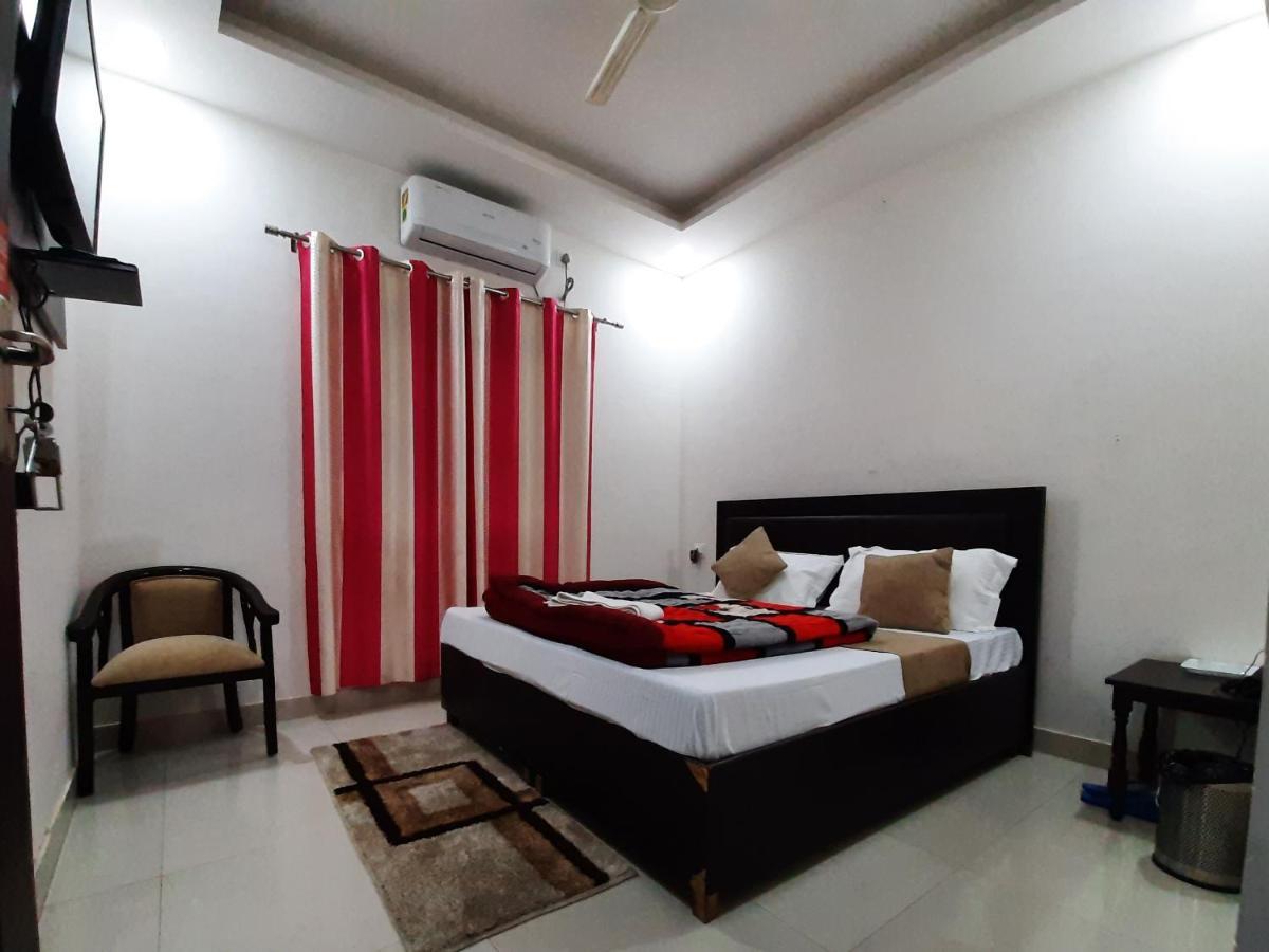 Hotel Satya Dehradun Luaran gambar