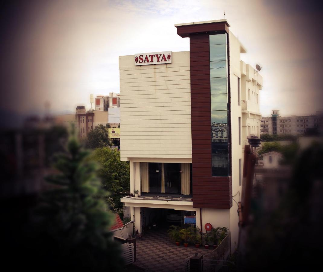 Hotel Satya Dehradun Luaran gambar