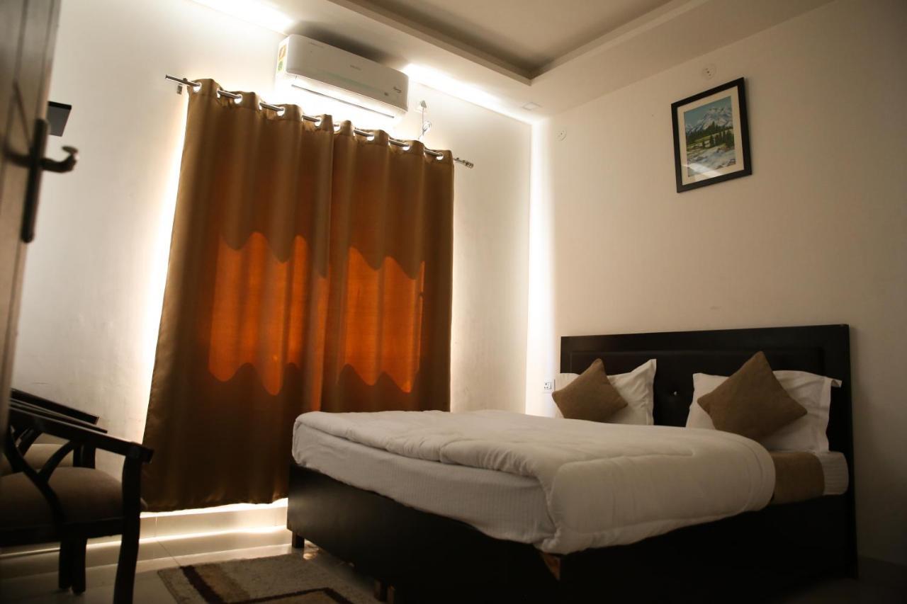 Hotel Satya Dehradun Luaran gambar