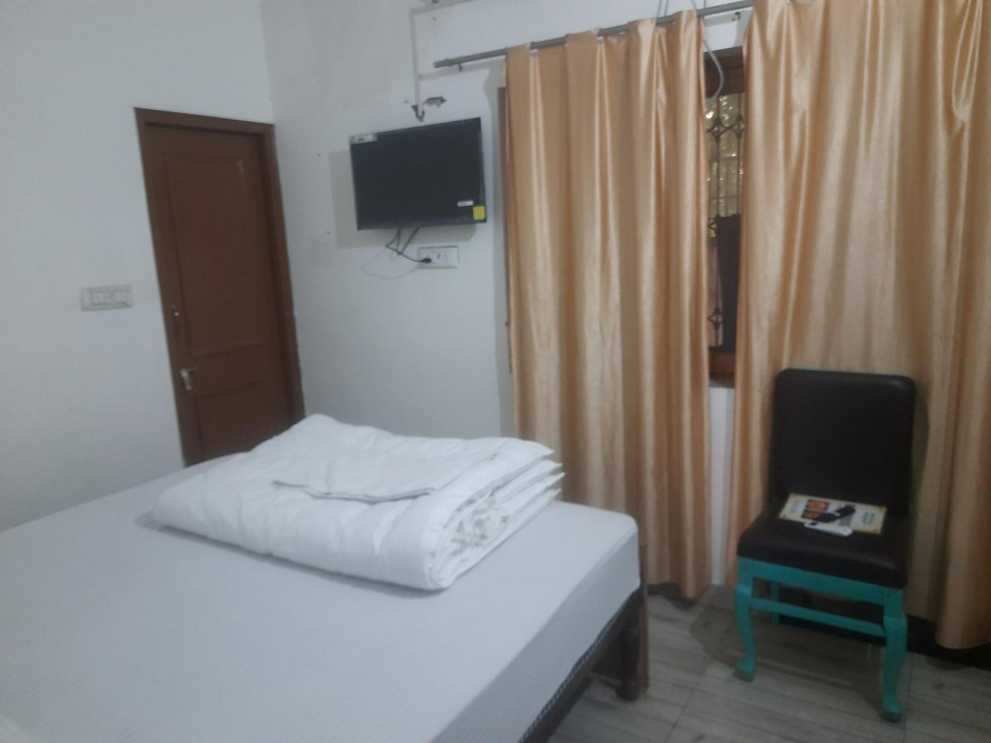 Hotel Satya Dehradun Luaran gambar